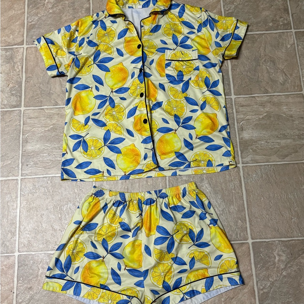 Lemon Print Womens Large Pajama Set